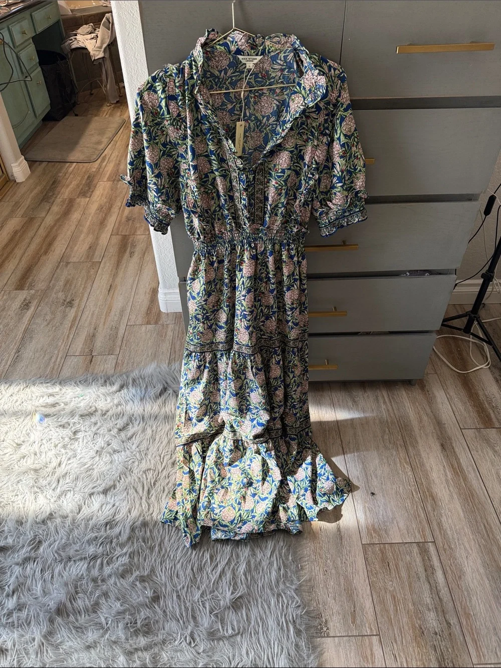 i want a green dress in french Bella Maxi Dress